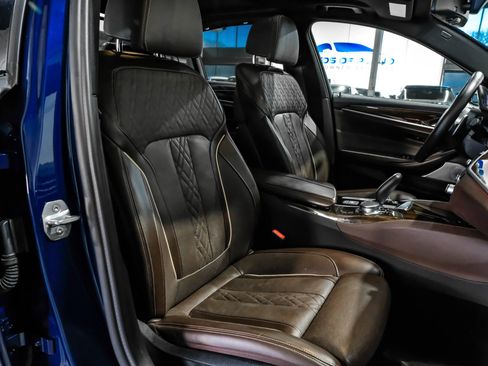 Used 2019 BMW M550i xDrive image 39