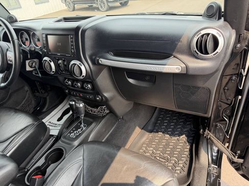 Used 2013 Jeep Wrangler Unlimited Rubicon w/ Dual Top Group AWD/4WD image 20