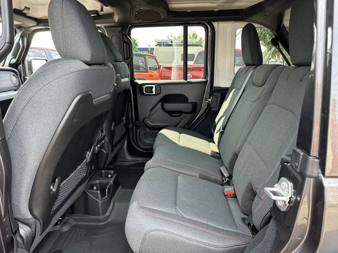 New 2025 Jeep Wrangler Unlimited Rubicon image 12