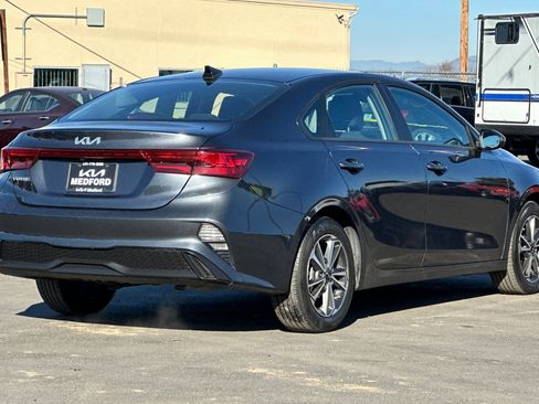 Used 2023 Kia Forte LXS w/ LXS Technology Package image 4