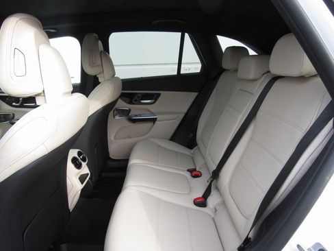 New 2026 Mercedes-Benz GLC 300 4MATIC image 15