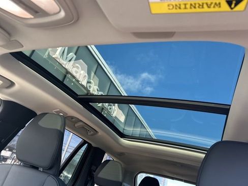 Certified 2025 Volvo XC90 B6 Plus image 21