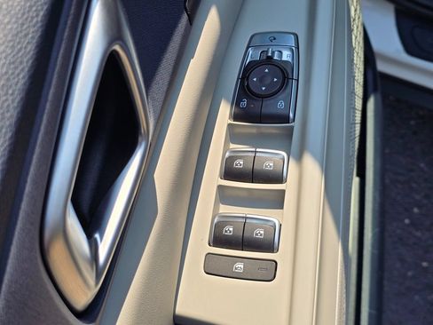 Used 2025 Kia Carnival EX FWD image 14