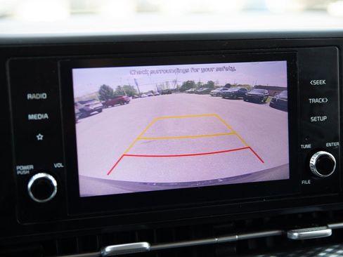 Used 2022 Kia Carnival LX image 18