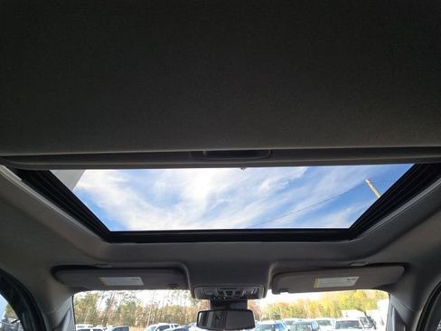 Used 2025 GMC Sierra 1500 SLT w/ SLT Premium Package image 39