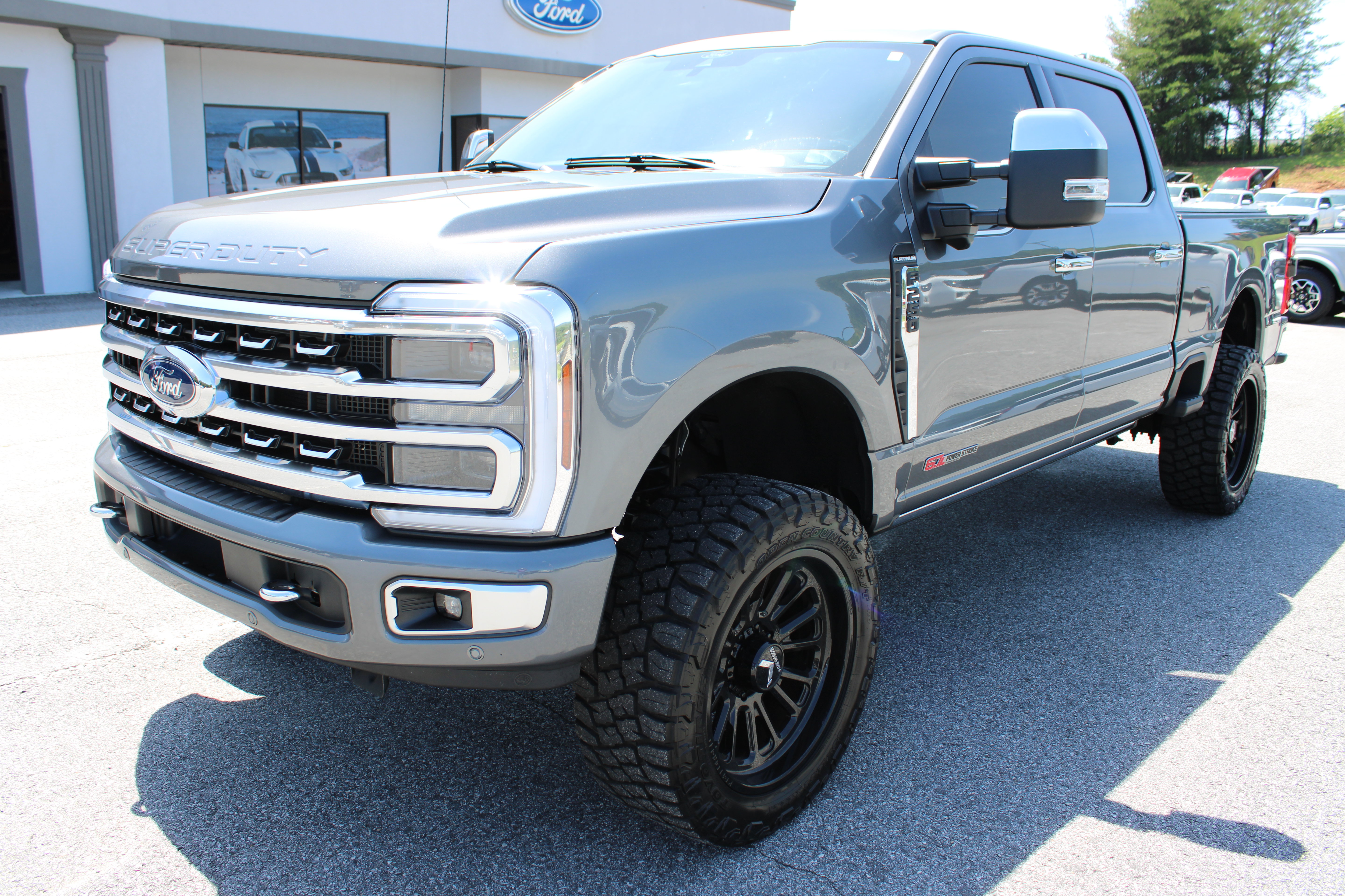 Used 2024 Ford F250 Platinum AWD/4WD image 2