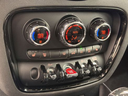 Used 2021 MINI Cooper Clubman S w/ Premium Package FWD image 18