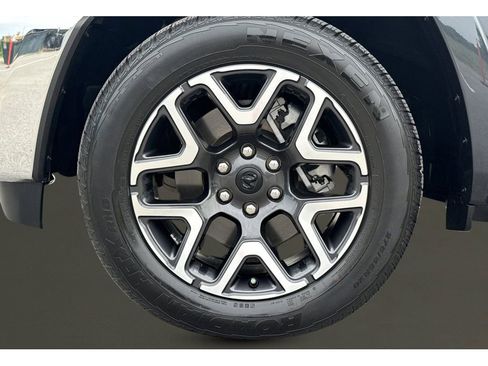Used 2026 RAM 1500 Laramie AWD/4WD image 10
