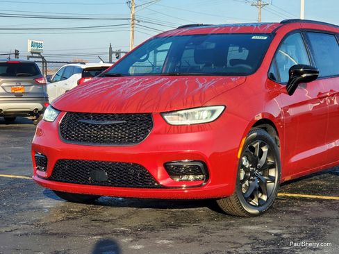 New 2026 Chrysler Pacifica Limited w/ S Appearance Package image 8