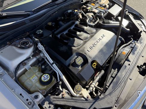 Used 2006 Lincoln Zephyr image 25