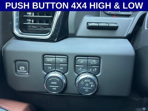 Used 2025 GMC Sierra 3500 Denali Ultimate AWD/4WD image 21