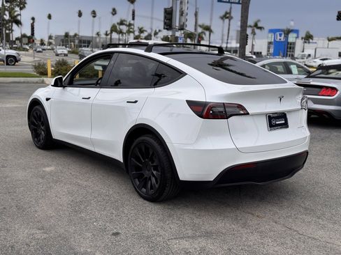 Used 2023 Tesla Model Y Long Range image 10