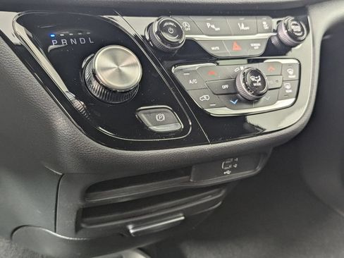 New 2026 Chrysler Pacifica Select FWD image 21