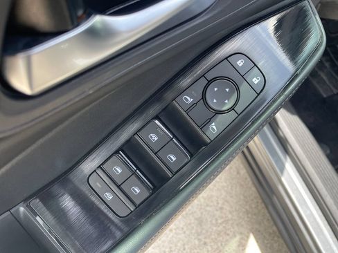 Certified 2025 Nissan Rogue SV FWD image 23