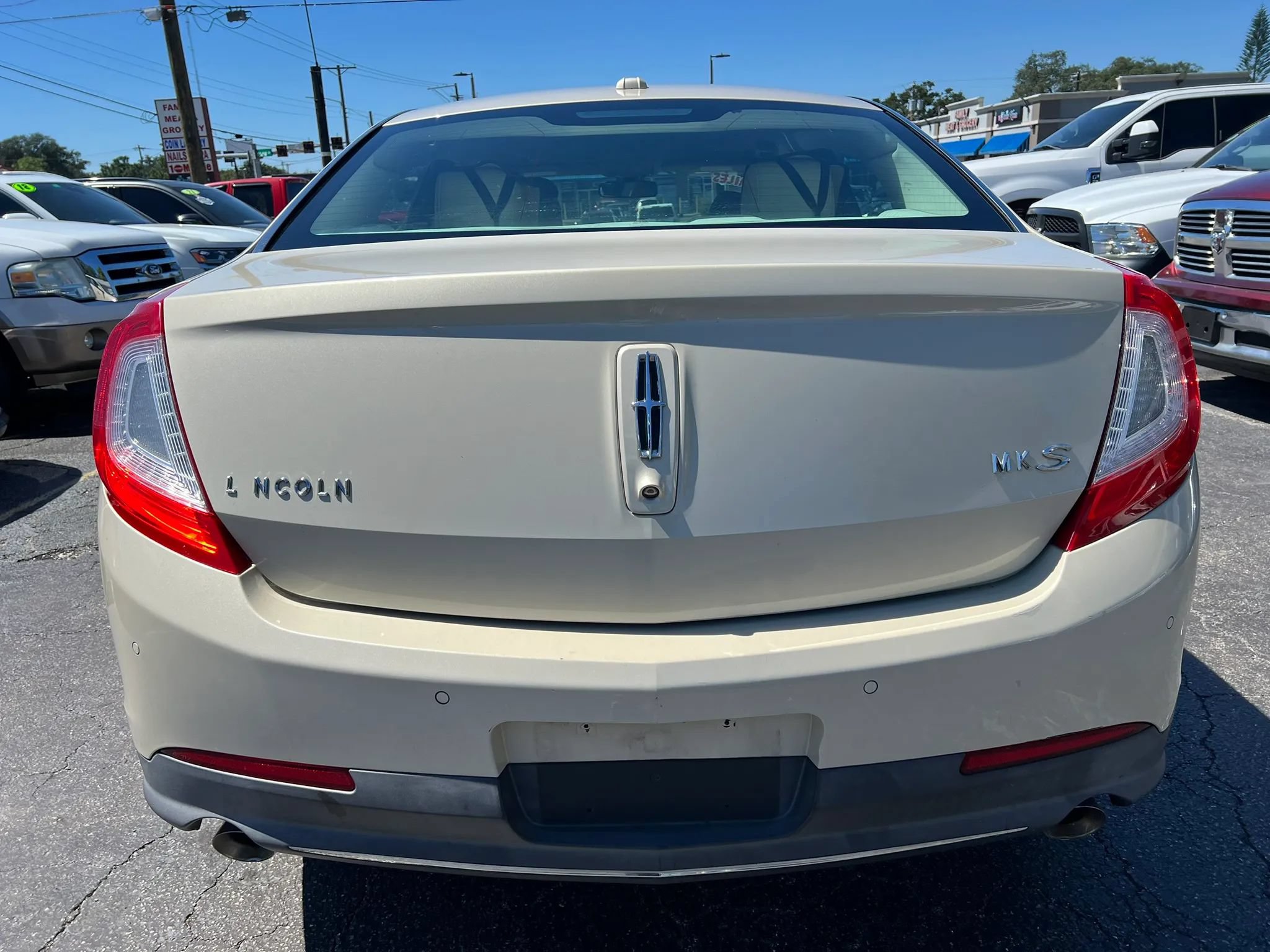 Used 2014 Lincoln MKS FWD image 6