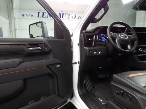 Used 2025 GMC Sierra 2500 AT4 w/ Technology Package AWD/4WD image 53