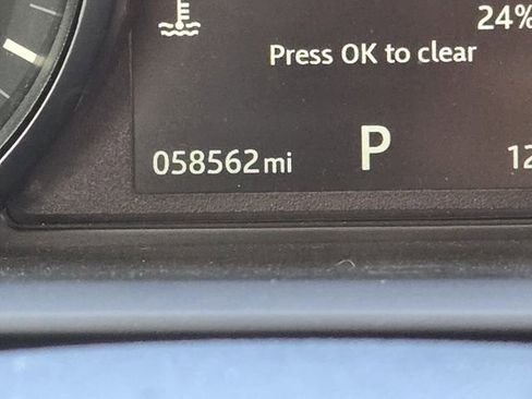 Used 2017 Land Rover Discovery HSE image 26