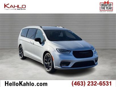 New 2026 Chrysler Pacifica Select