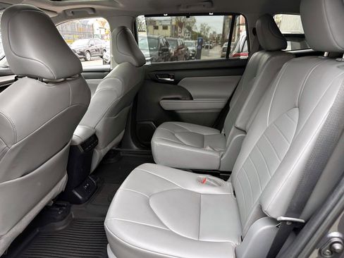 Certified 2020 Toyota Highlander XLE image 16
