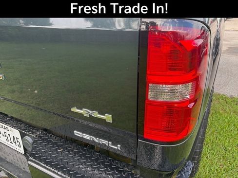 Used 2019 GMC Sierra 2500 Denali w/ Duramax Plus Package AWD/4WD image 10