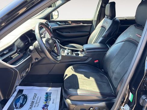 Used 2022 Jeep Grand Cherokee Trailhawk w/ Advanced Protech Group II AWD/4WD image 11