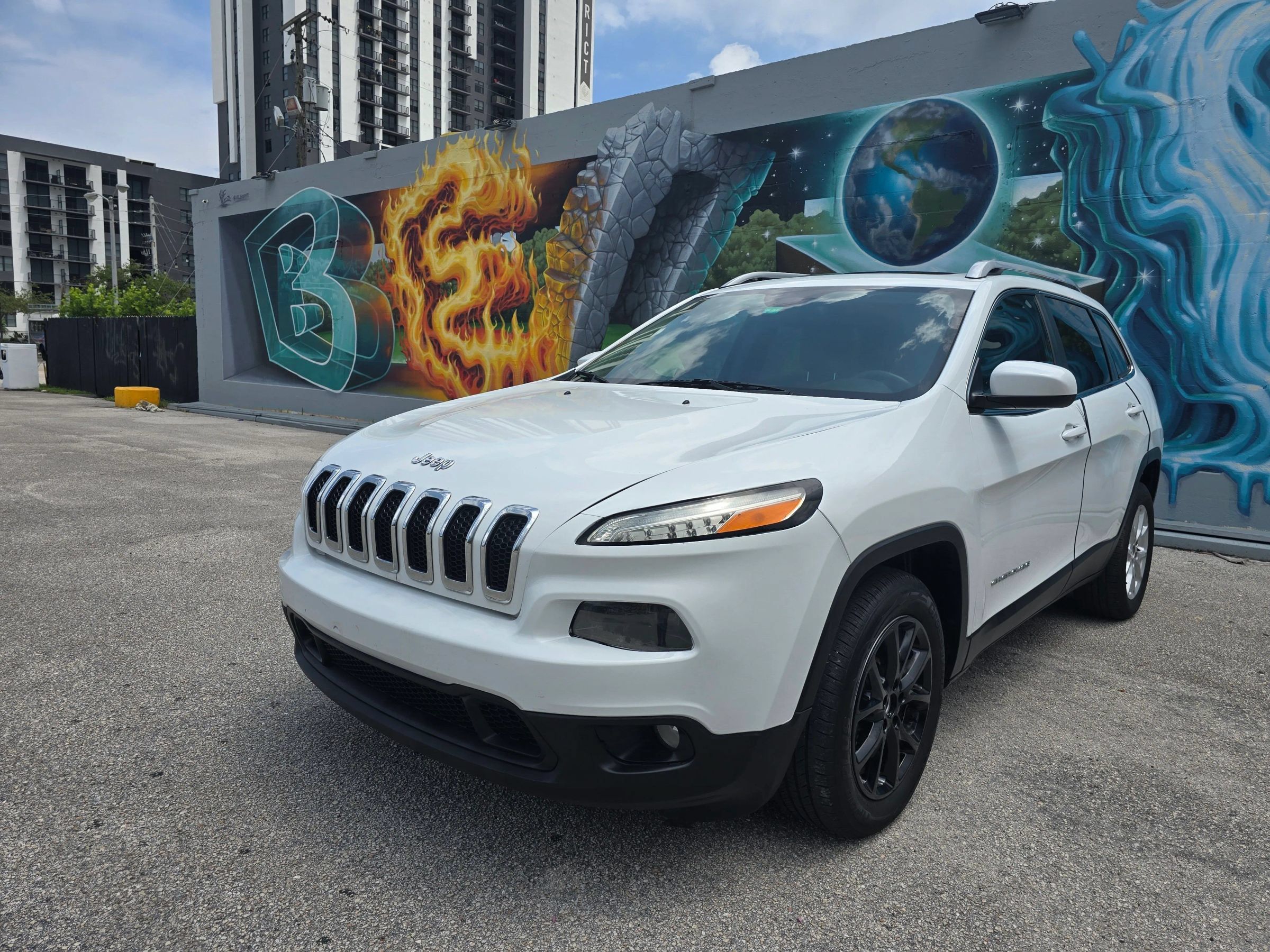 Used 2014 Jeep Cherokee Latitude w/ Comfort/Convenience Group FWD image 1