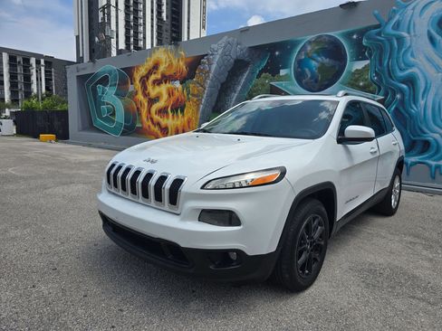 Used 2014 Jeep Cherokee Latitude w/ Comfort/Convenience Group FWD image 1