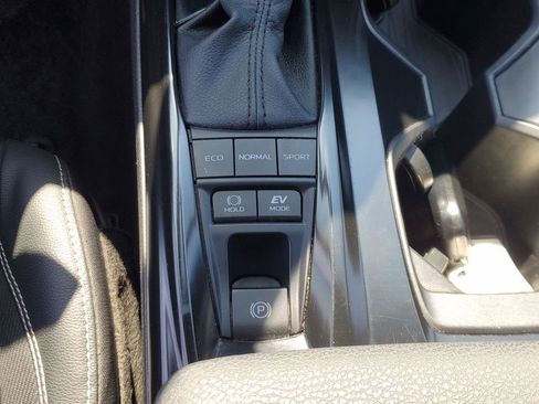 Used 2025 Toyota Camry SE image 27