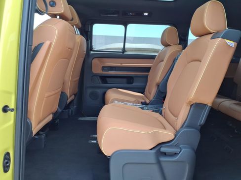 New 2025 Volkswagen ID. Buzz Pro S Plus AWD/4WD image 15