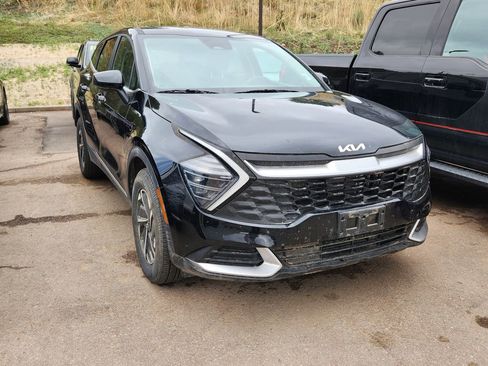 Used 2024 Kia Sportage LX AWD/4WD image 3