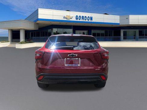 Used 2025 Chevrolet Trax RS FWD image 4