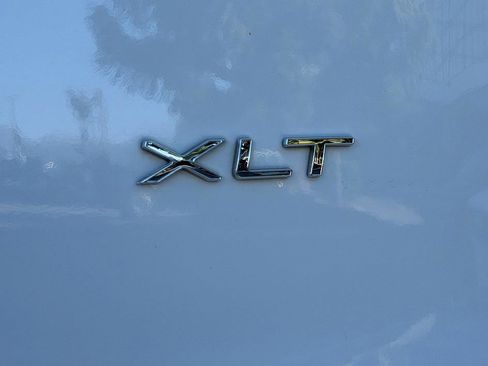 Used 2018 Ford Transit 350 XLT image 13