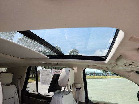 Used 2024 GMC Yukon Denali image 9