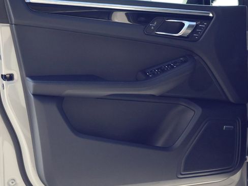 New 2026 Porsche Macan image 13