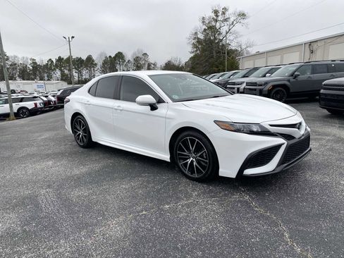 Used 2024 Toyota Camry SE image 1