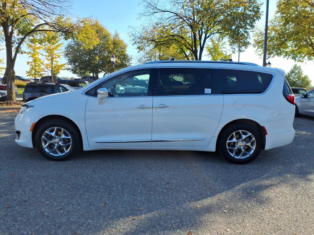 Used 2019 Chrysler Pacifica Limited FWD image 2