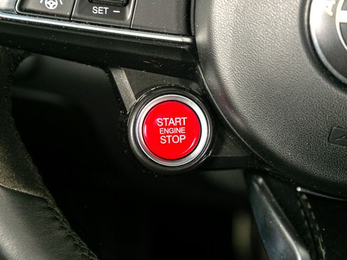 Used 2024 Alfa Romeo Giulia Quadrifoglio image 50