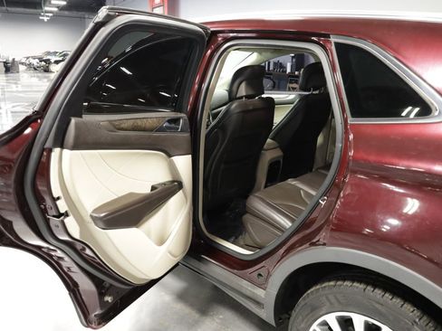 Used 2017 Lincoln MKC Reserve image 17