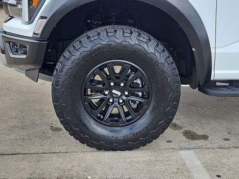 Used 2025 Ford F150 Raptor AWD/4WD image 11