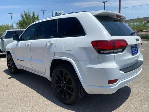 Used 2019 Jeep Grand Cherokee Altitude RWD image 14