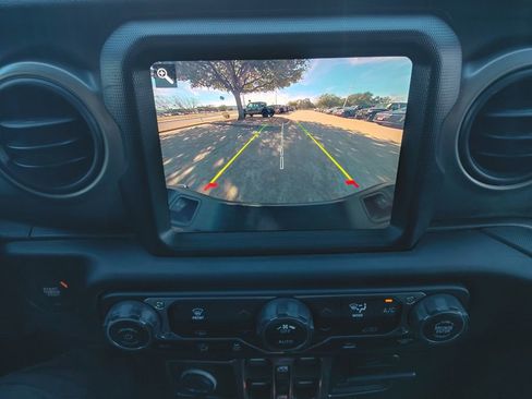 Used 2021 Jeep Gladiator Willys image 8