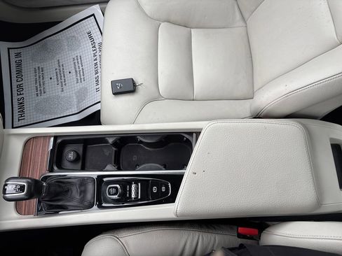 Used 2020 Volvo S60 T5 Momentum w/ Advanced Package image 32