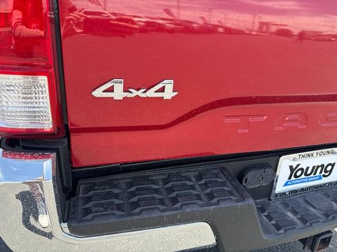 Used 2017 Toyota Tacoma SR5 w/ Tow Package AWD/4WD image 9