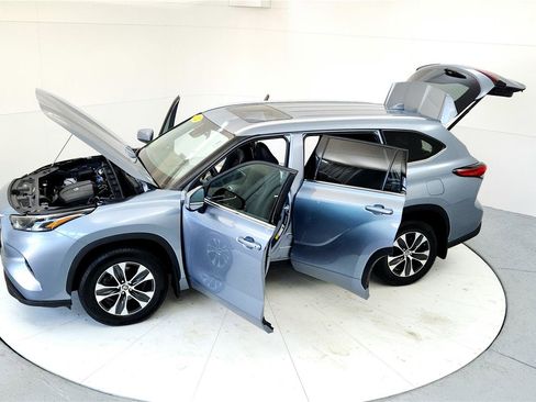 Used 2022 Toyota Highlander XLE image 18