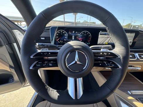 New 2026 Mercedes-Benz GLS 580 4MATIC image 15