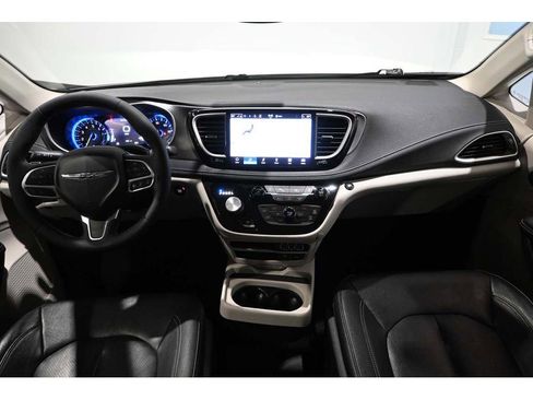 Used 2022 Chrysler Pacifica Touring-L FWD image 22
