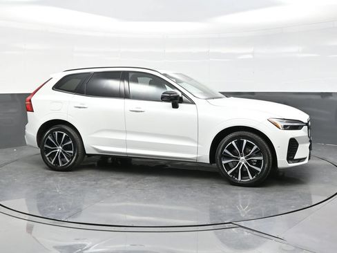 Used 2025 Volvo XC60 B5 Plus AWD/4WD image 8