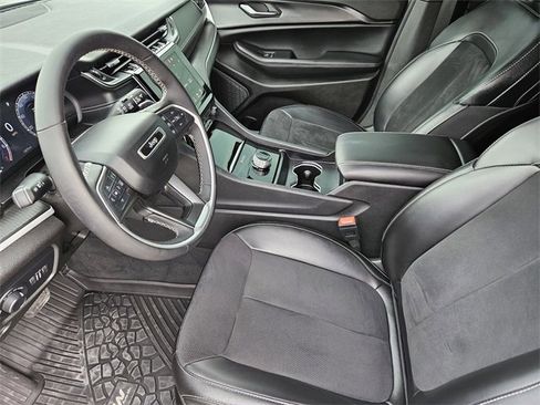 Used 2024 Jeep Grand Cherokee Altitude image 13