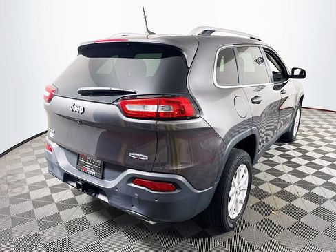 Used 2018 Jeep Cherokee Latitude Plus w/ Comfort/Convenience Group AWD/4WD image 7