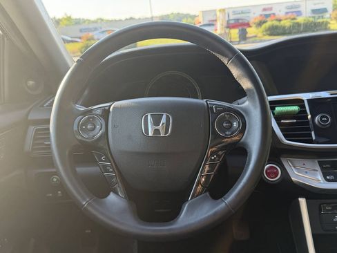 Used 2015 Honda Accord Touring image 19